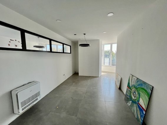 деловен простор во непосредна близина на EAST GATE