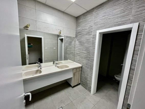 деловен простор во непосредна близина на EAST GATE