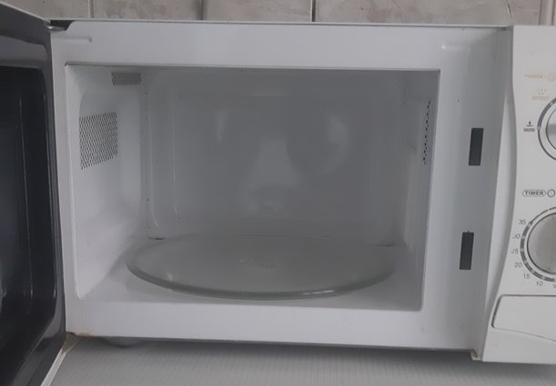 Prodazba poradi selenje.