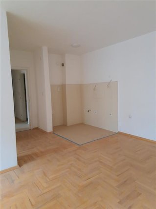 Aerodrom nov trosoben 61m2 vseliv stan