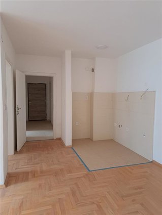 Aerodrom nov trosoben 61m2 vseliv stan