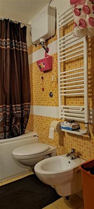 Hrom 60m2 4soben prizemje so dvor 100m2