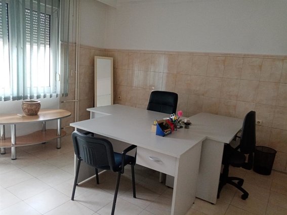 Centar 100m2 kancelarii opremeni na 1 kat