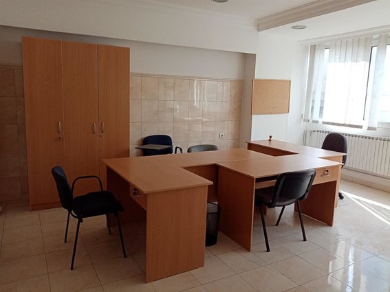 Centar 100m2 kancelarii opremeni na 1 kat
