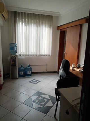 Centar 100m2 kancelarii opremeni na 1 kat