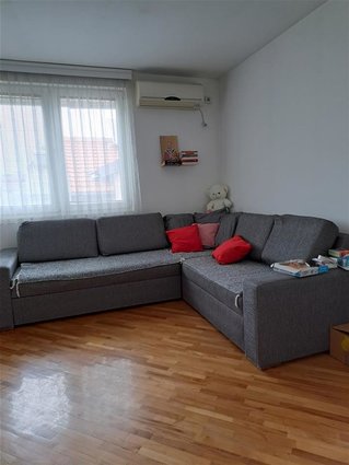 Butel 1 stan i kuka nova vo ista parcela