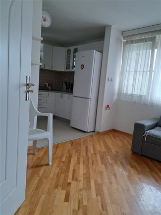 Butel 1 stan i kuka nova vo ista parcela