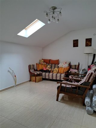 Butel 1 stan i kuka nova vo ista parcela