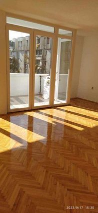 Centar sproti bilna 90m2 renoviran stan za kancelarii