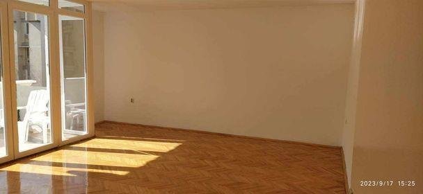 Centar sproti bilna 90m2 renoviran stan za kancelarii