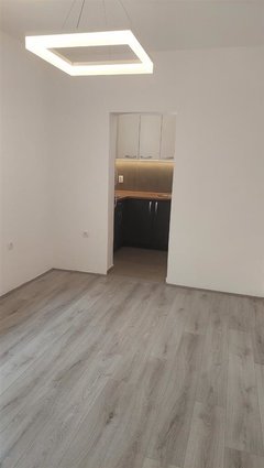 Centar kuka 135m2 prazna za kancelarii