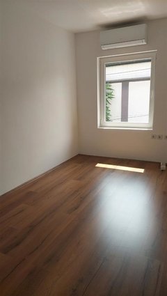 Centar kuka 135m2 prazna za kancelarii