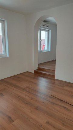 Centar kuka 135m2 prazna za kancelarii