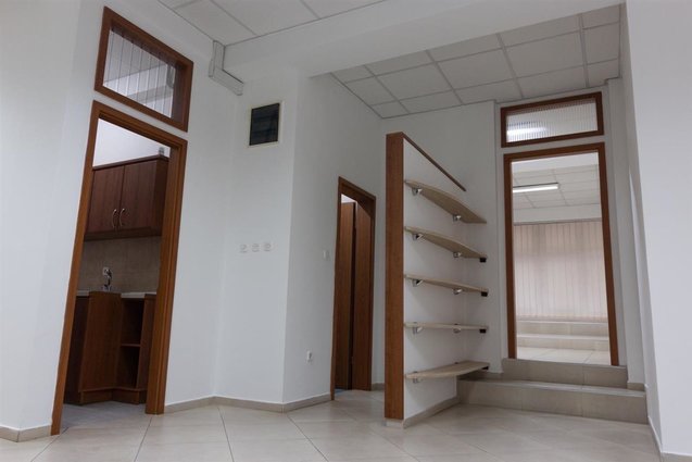 Centar univerzalna 70m2 deloven prostor prizemje