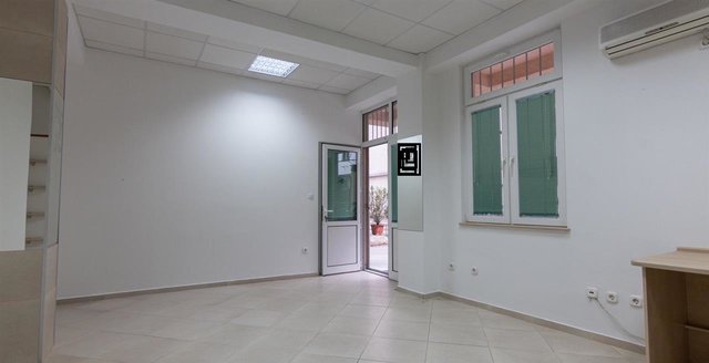 Centar univerzalna 70m2 deloven prostor prizemje