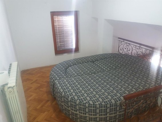 Kozle opremen stan so edna spalna