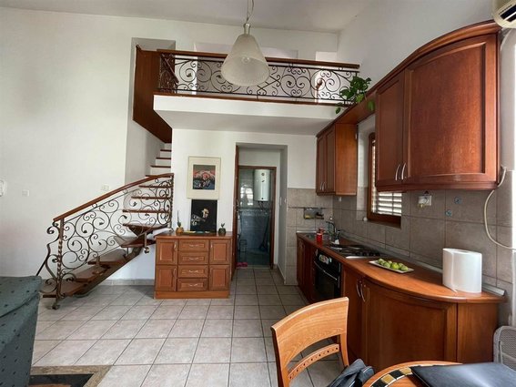 Kozle opremen stan so edna spalna