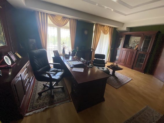 Se izdava atraktiven deloven prostor Aerodrom 240m2