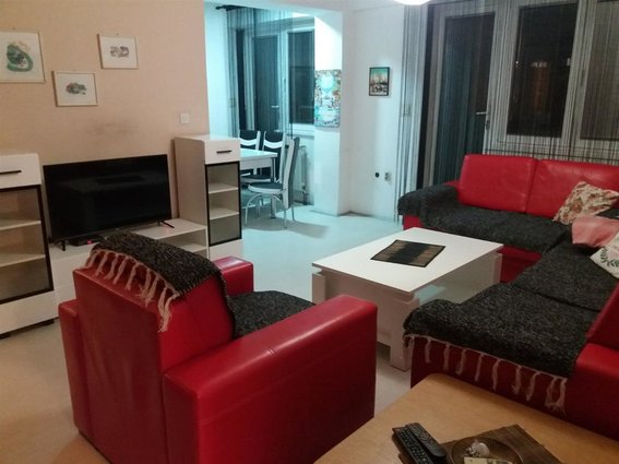 SE IZDAVA TOP STAN LEPTOKARIJA 60 M2