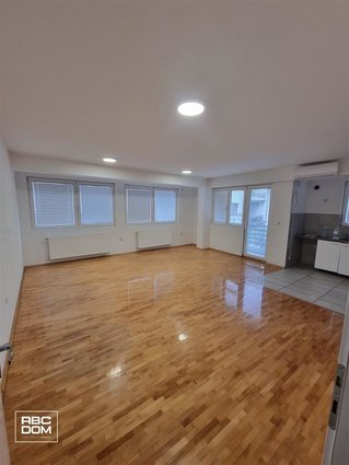 Se izdava stan vo Debar Maalo 74m2