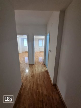 Se izdava stan vo Debar Maalo 74m2