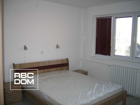 Se izdava stan 66m2 vo Debar Maalo