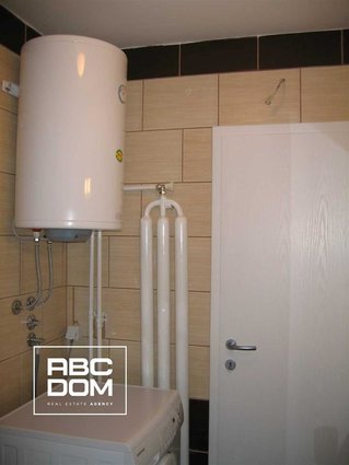 Se izdava stan 66m2 vo Debar Maalo