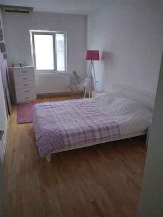 Centar pozadi Univerzalna 134m2