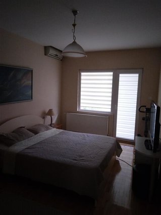 Centar pozadi Univerzalna 134m2