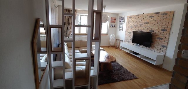 Sovremeno opremen stan od 74m2 Gradski zid blok 5