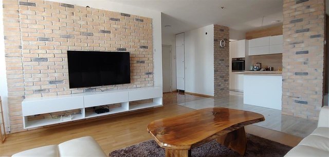 Sovremeno opremen stan od 74m2 Gradski zid blok 5