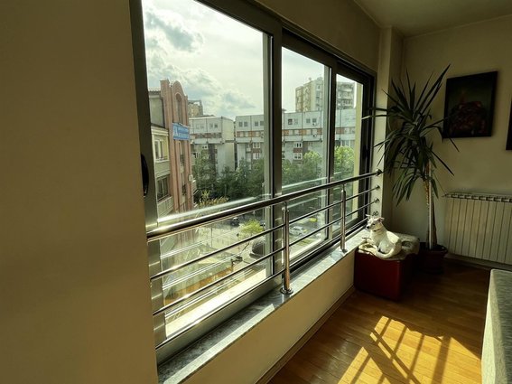 Centar vo zgradata na Tifani 110m2