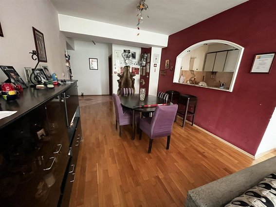 Centar vo zgradata na Tifani 110m2