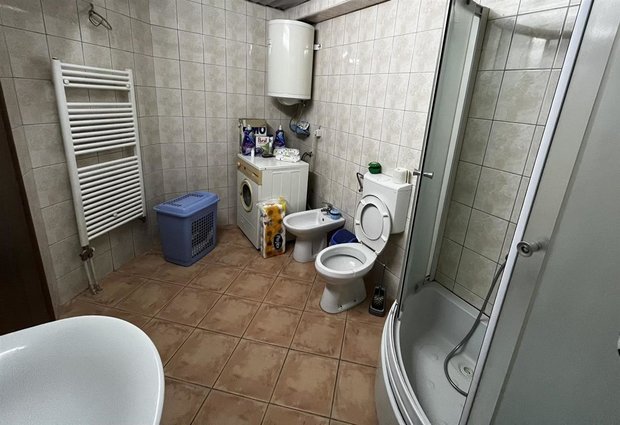 Centar vo zgradata na Tifani 110m2