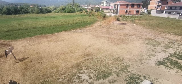 Plac od 500m2 vo blizina na koledzot Yahya Kemal