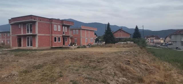 Plac od 500m2 vo blizina na koledzot Yahya Kemal