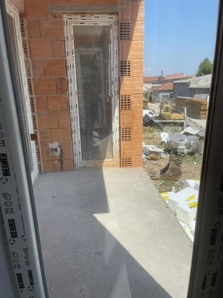 Se prodava stan 86m2 na 1vi kat