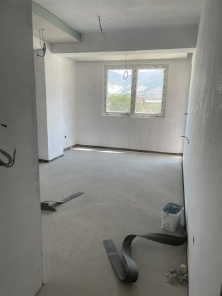 Se prodava stan 86m2 na 1vi kat