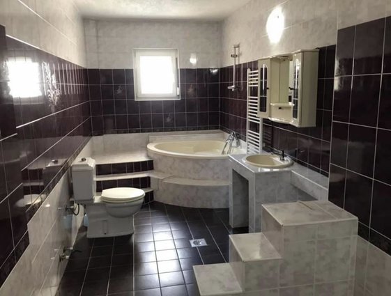 Kuka so 3 vleza so 500 m/2 zemjiste pod zgrada