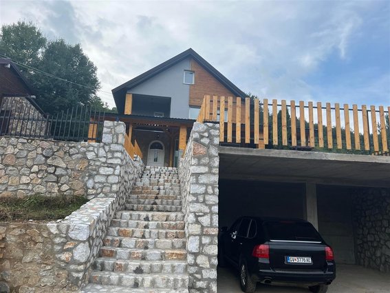 Vila 500m2 vo Mavrovo