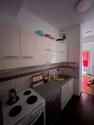 Se prodava stan na centar na 1vi kat