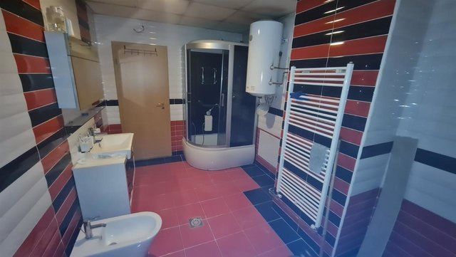 Kuka 1000m2 so lokali na atraktivna lokacija