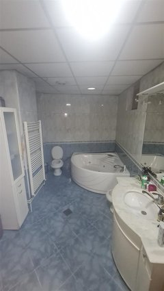 Kuka 1000m2 so lokali na atraktivna lokacija