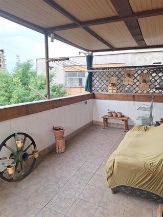 СЕ ПРОДАВА РЕНОВИРАН 70М2 СТАН ВО КАРПОШ 4