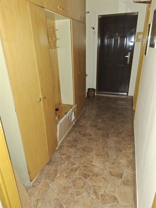 СЕ ПРОДАВА РЕНОВИРАН 70М2 СТАН ВО КАРПОШ 4