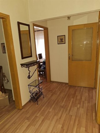 СЕ ПРОДАВА РЕНОВИРАН 70М2 СТАН ВО КАРПОШ 4