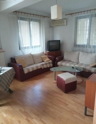 СЕ ПРОДАВА НАМЕСТЕН ДВОСОБЕН 49М2 СТАН ВО КОЗЛЕ СО ДВОР