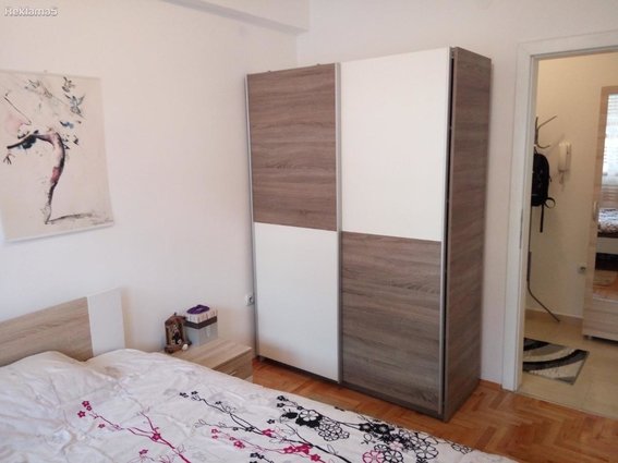 СЕ ПРОДАВА НАМЕСТЕН ДВОСОБЕН 33М2 СТАН ВО ХРОМ СО ПАРКИНГ