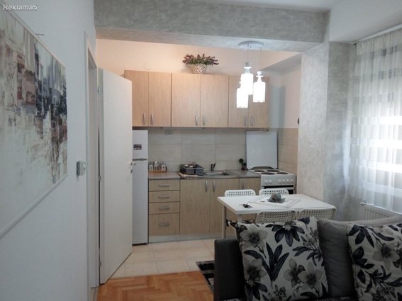 СЕ ПРОДАВА НАМЕСТЕН ДВОСОБЕН 33М2 СТАН ВО ХРОМ СО ПАРКИНГ