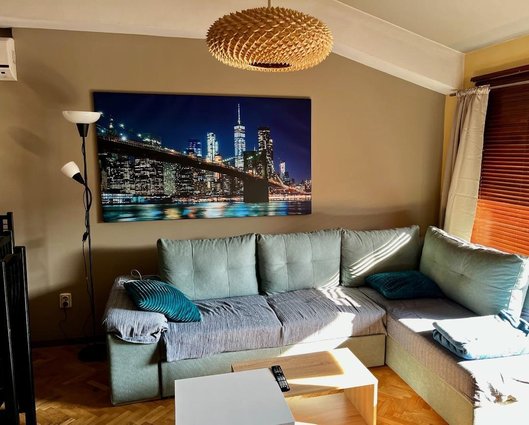 SE PRODAVA RENOVIRAN I NAMESTEN 50M2 STAN VO KOZLE